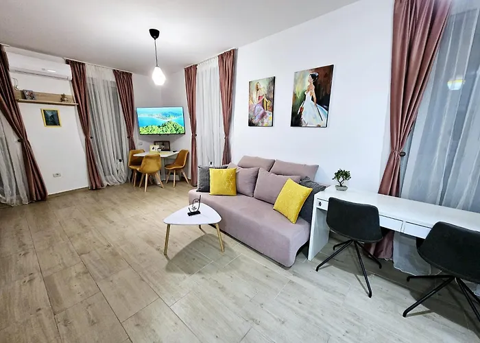 Apartament Lovely New Balcony Cismigiu Park - Pop5 Bucureşti