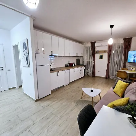 Lovely New Balcony Cismigiu Park - Pop5 Apartamento *