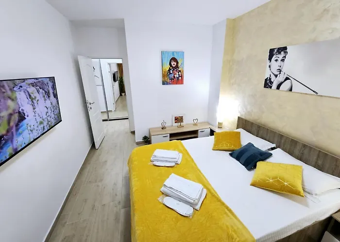 Lovely New Balcony Cismigiu Park - Pop5 شقة