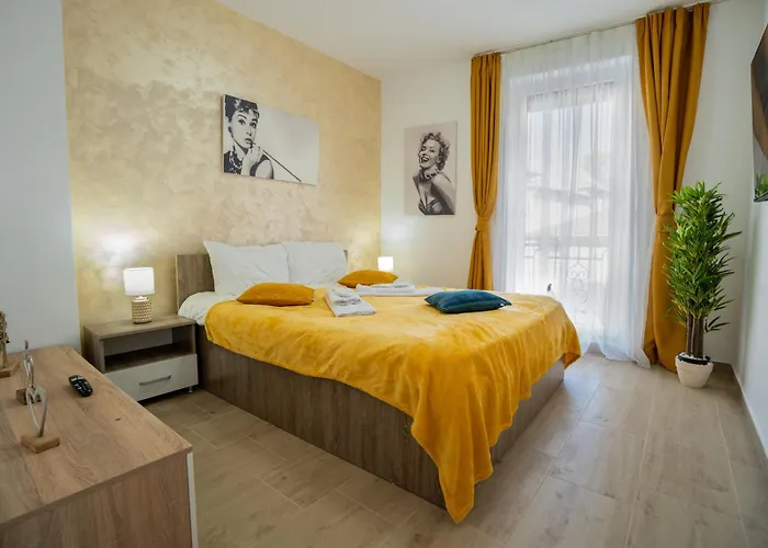 Lovely New Balcony Cismigiu Park - Pop5 شقة