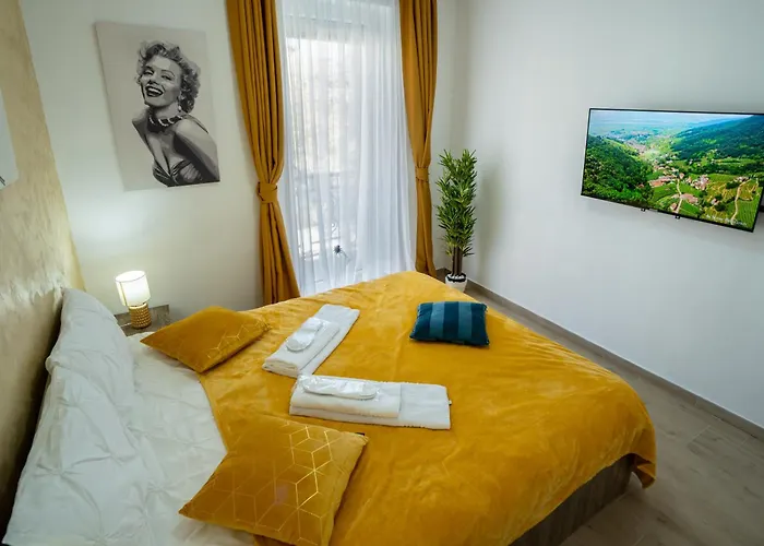 Lovely New Balcony Cismigiu Park - Pop5 شقة