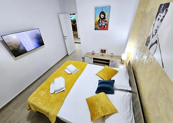 Lovely New Balcony Cismigiu Park - Pop5 Apartman Bukarest