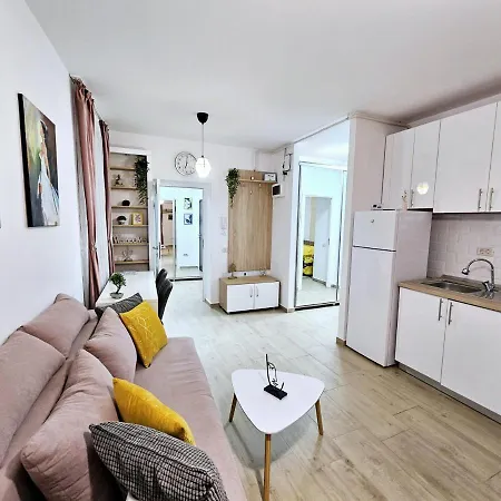 Lovely New Balcony Cismigiu Park - Pop5 Appartement *