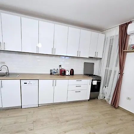 Lovely New Balcony Cismigiu Park - Pop5 Appartement *