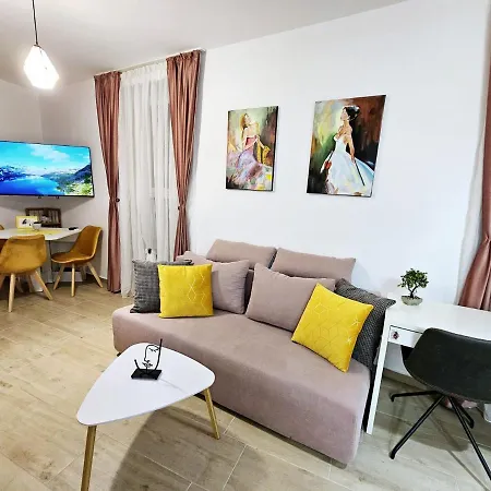 Lovely New Balcony Cismigiu Park - Pop5 דירה