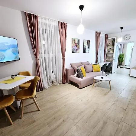 Lovely New Balcony Cismigiu Park - Pop5 דירה