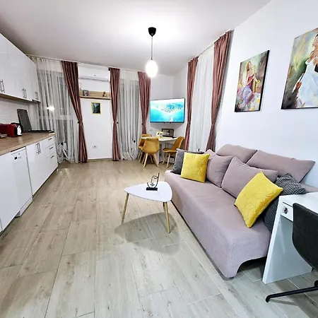 Lovely New Balcony Cismigiu Park - Pop5 Appartement *