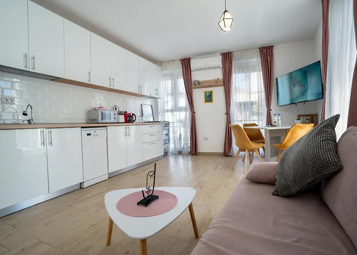 Lovely New Balcony Cismigiu Park - Pop5 * בוקרשט