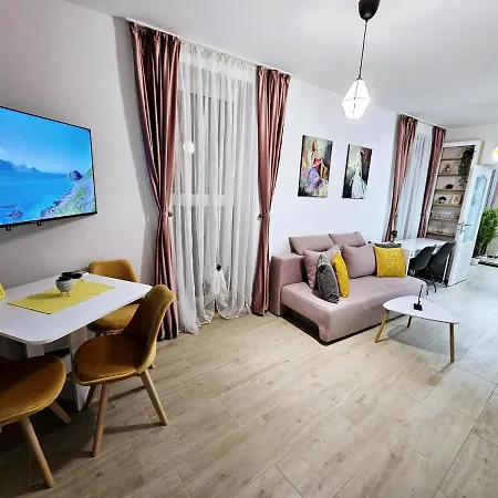 Lovely New Balcony Cismigiu Park - Pop5 Apartment *