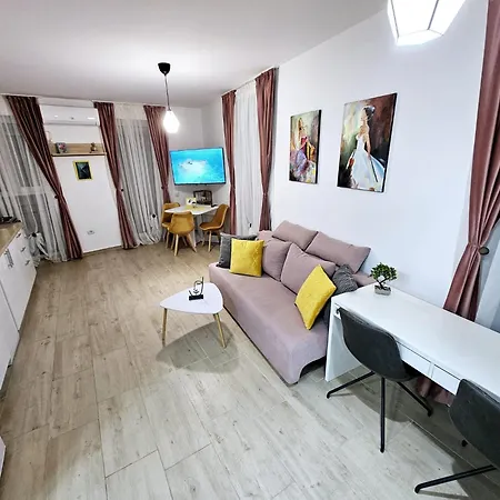 Lovely New Balcony Cismigiu Park - Pop5 Apartment Bukarest