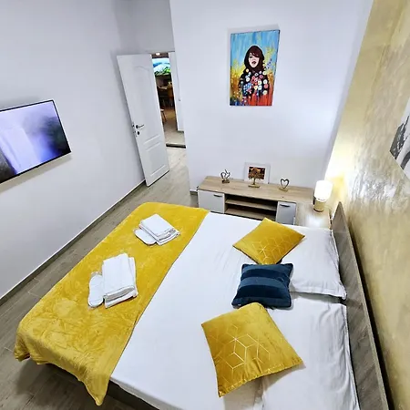 Lovely New Balcony Cismigiu Park - Pop5 Apartment Bukarest